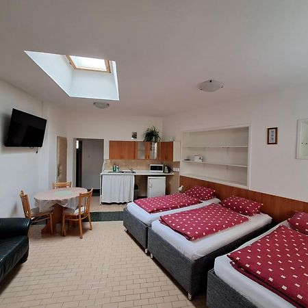 Apartamento Pension Dana Karaskova Kutná Hora Habitación foto
